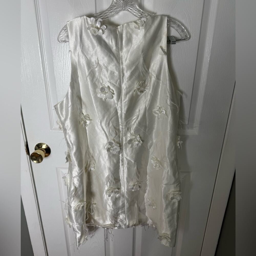 Elliatt Lunaria Satin Mini Dress In White XXL - Picture 9 of 13